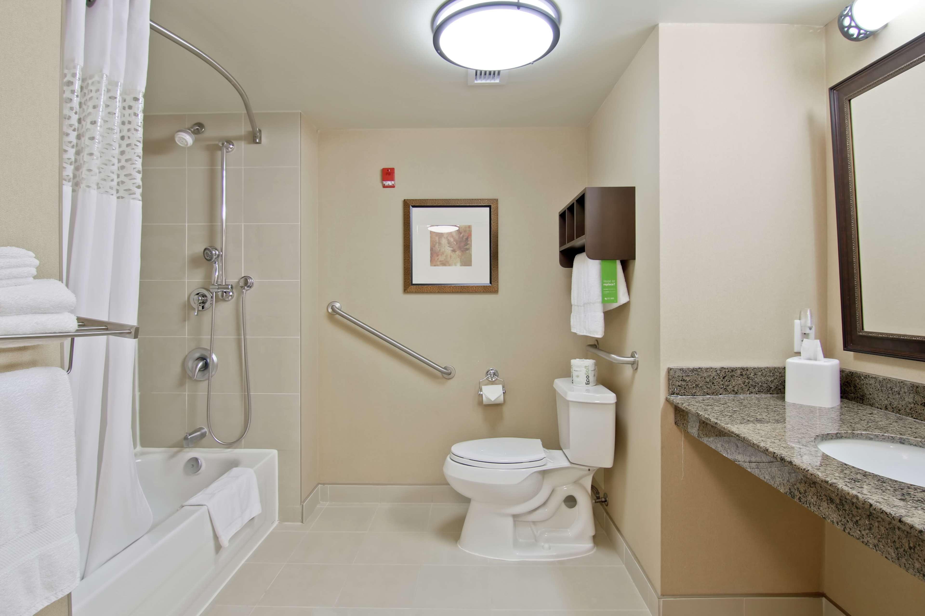 Hampton Inn By Hilton North Bay Exterior photo